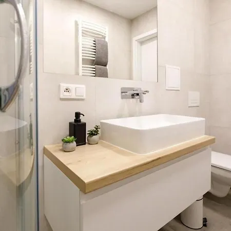 For 4 Near Market Square - Kuznicza 24